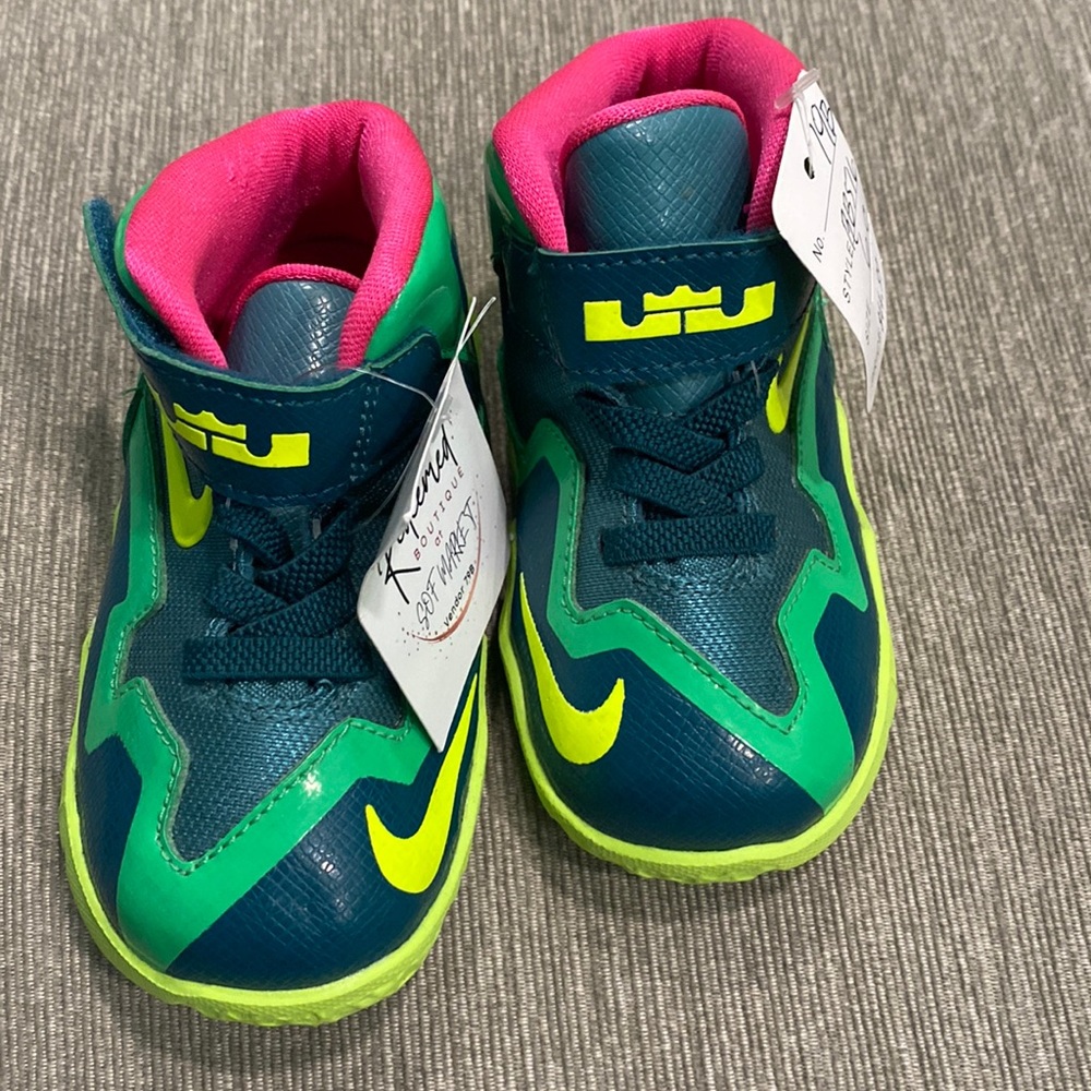 Brand New Nike Kids LeBron Sneaker Size 6!